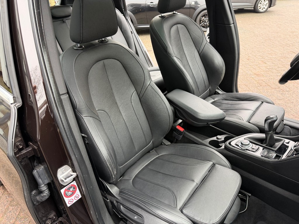 BMW-2-SERIE GRAN TOURER-218I SPORT 7 Persoon .zeer nette auto-Panorama ,Leer.