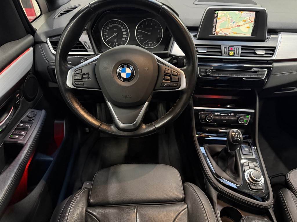 BMW-2-SERIE GRAN TOURER-218I SPORT 7 Persoon .zeer nette auto-Panorama ,Leer.