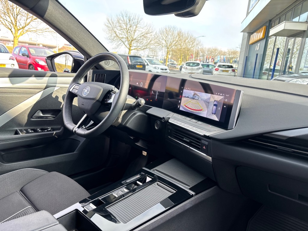 OPEL-ASTRA-1.2 GS AUTOMAAT 130PK NAVI PDC-CAMERA WINTERPACK.