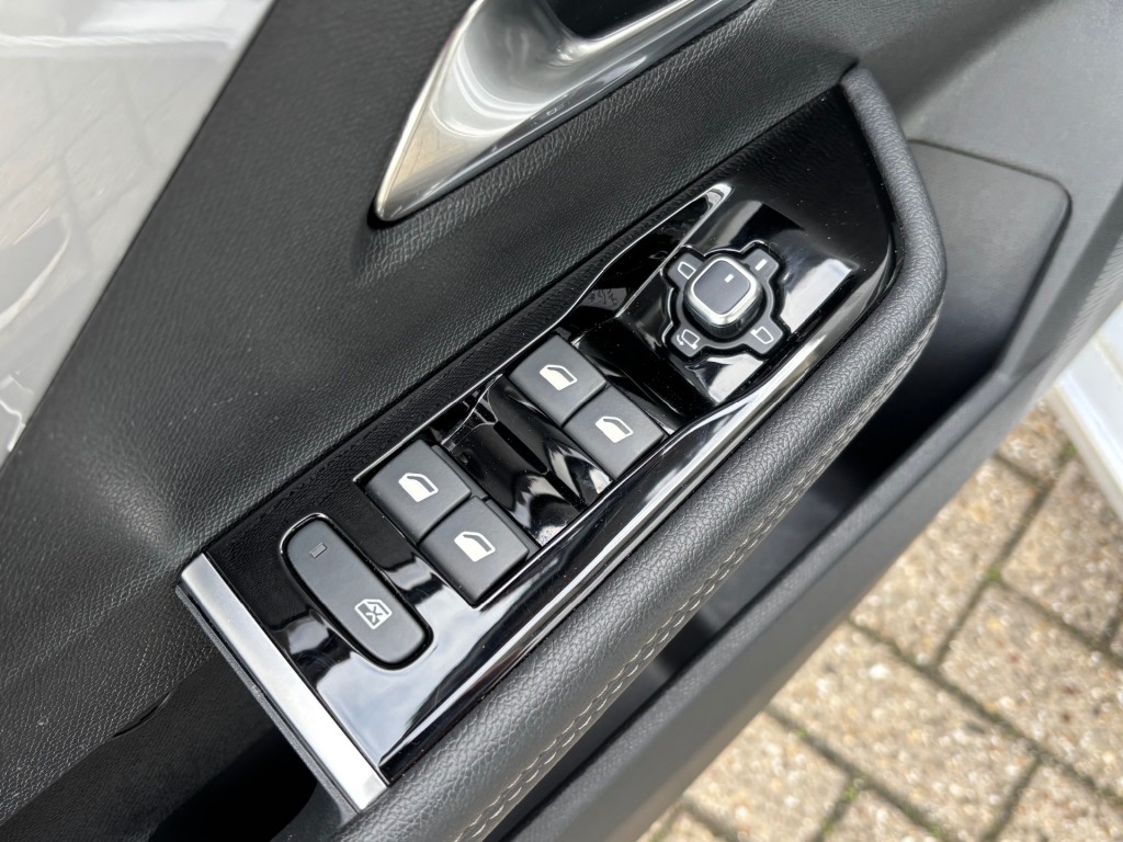 OPEL-ASTRA-1.2 GS AUTOMAAT 130PK NAVI PDC-CAMERA WINTERPACK.