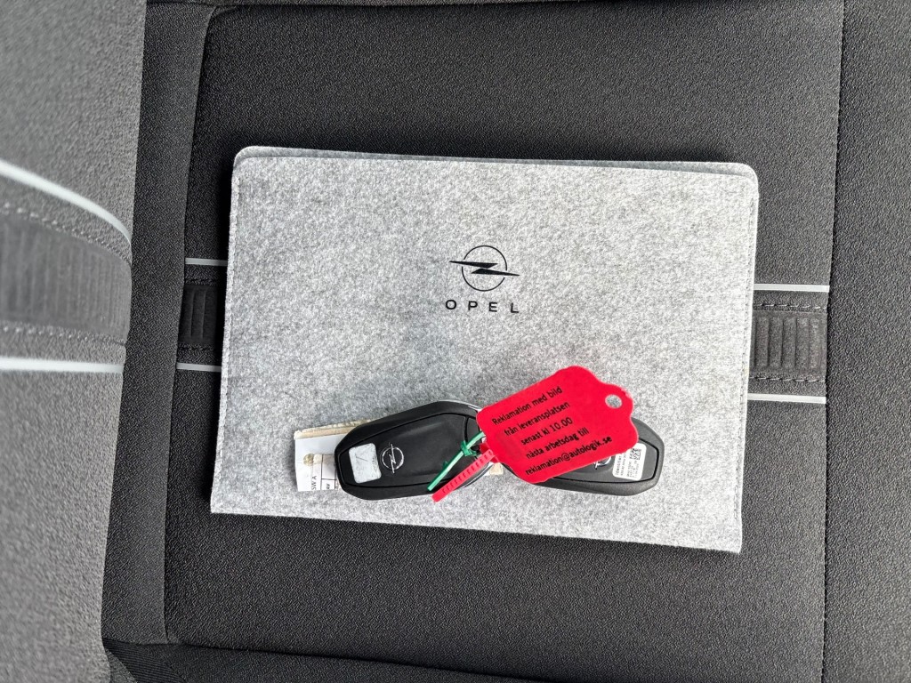 OPEL-ASTRA-1.2 GS AUTOMAAT 130PK NAVI PDC-CAMERA WINTERPACK.
