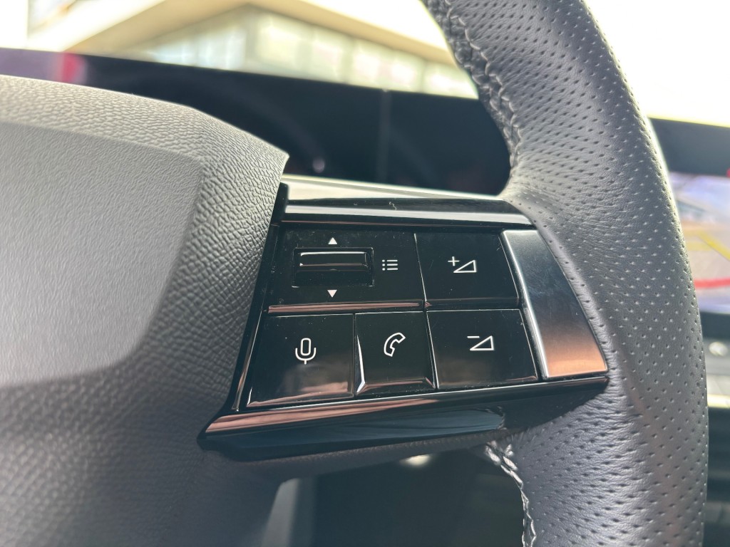 OPEL-ASTRA-1.2 GS AUTOMAAT 130PK NAVI PDC-CAMERA WINTERPACK.