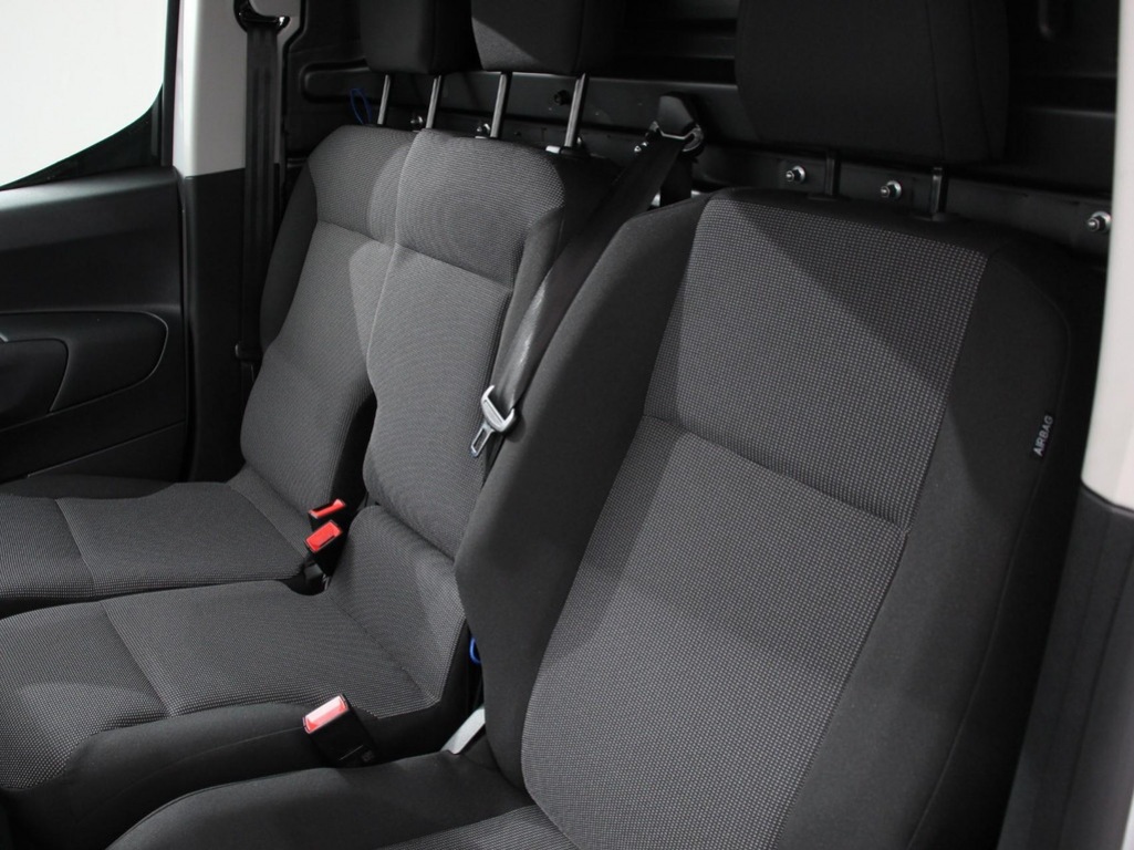 OPEL-COMBO-1.5 BlueHDi 130 S&S L2 Automaat   Navigatie   Apple Carplay / Android Auto   Trekhaak   Airco   Camera   Cruise Control   Parkee