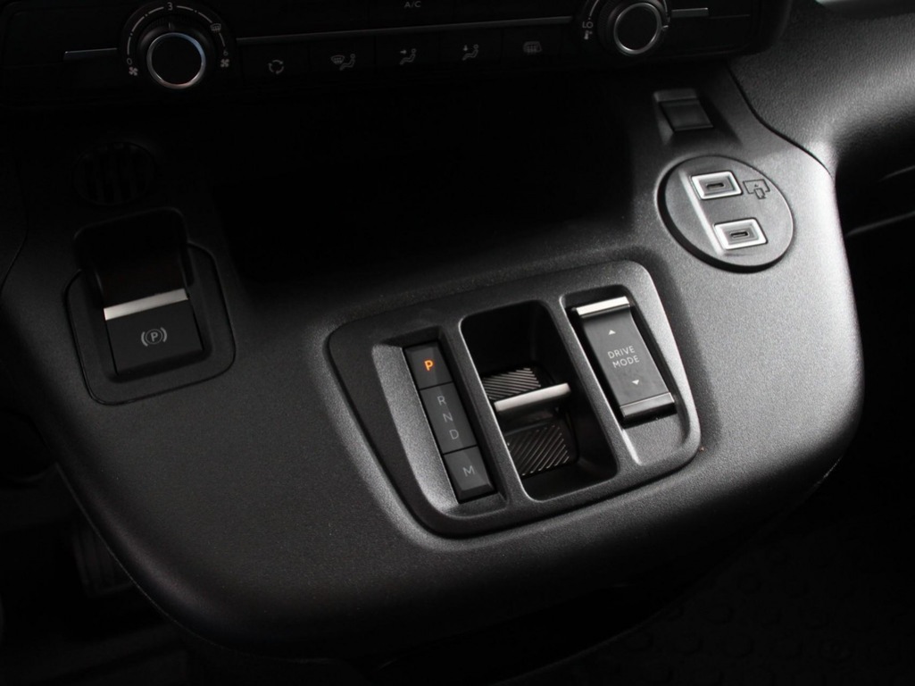 OPEL-COMBO-1.5 BlueHDi 130 S&S L2 Automaat   Navigatie   Apple Carplay / Android Auto   Trekhaak   Airco   Camera   Cruise Control   Parkee