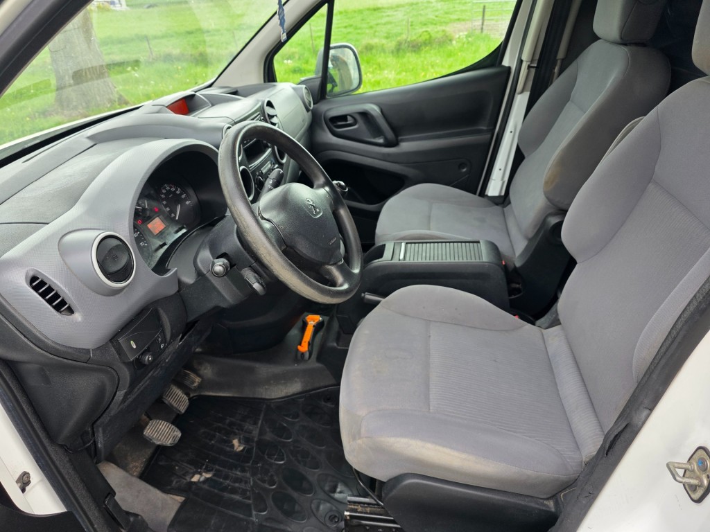 PEUGEOT-PARTNER-1.6 blue hdi