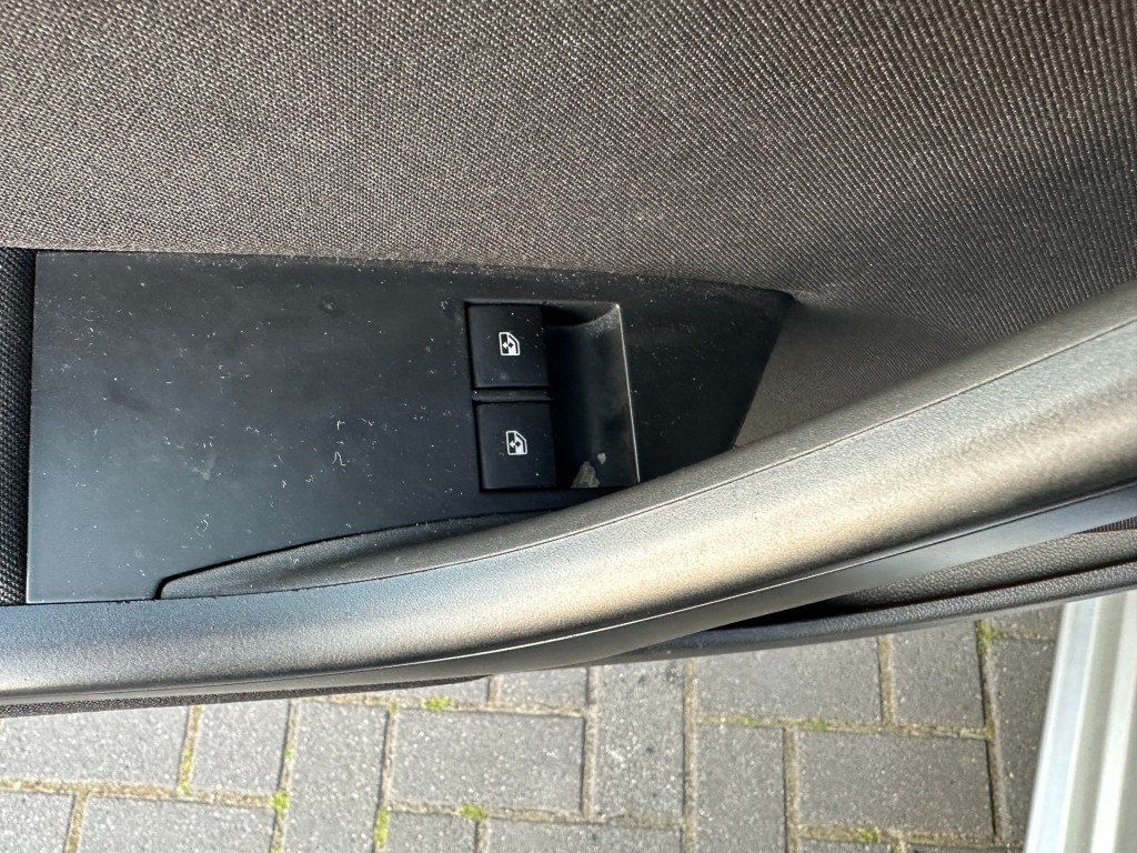 OPEL-ASTRA-1.4 Berline Airco Trekhaak 69000km !!