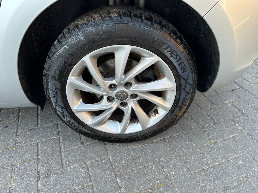 OPEL-ASTRA-1.4 Berline Airco Trekhaak 69000km !!