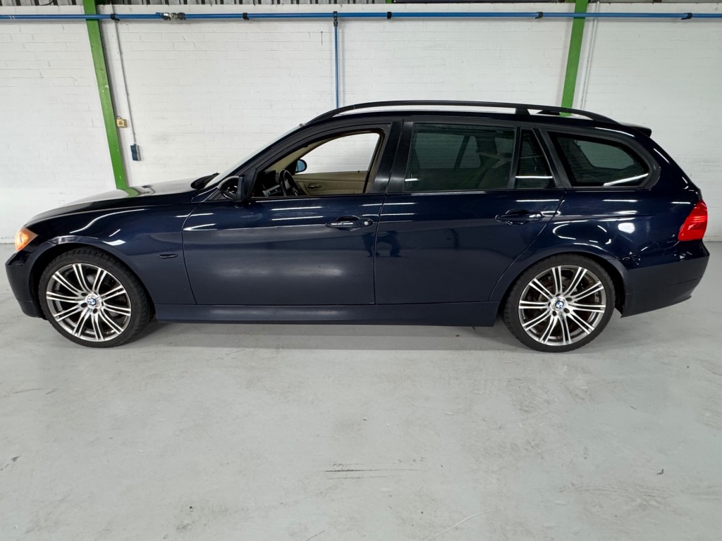 BMW-3-SERIE-325XI HIGH EXECUTIVE / 3.0 Benzine / 6-cilinder / vierwielaandrijving / Amerikaanse uitvoering.