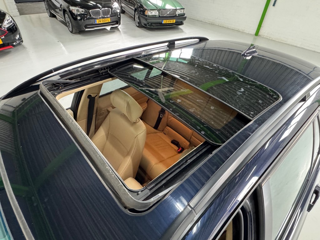 BMW-3-SERIE-325XI HIGH EXECUTIVE / 3.0 Benzine / 6-cilinder / vierwielaandrijving / Amerikaanse uitvoering.