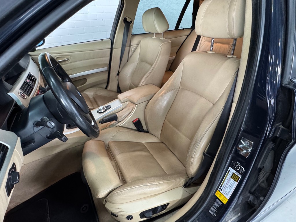 BMW-3-SERIE-325XI HIGH EXECUTIVE / 3.0 Benzine / 6-cilinder / vierwielaandrijving / Amerikaanse uitvoering.