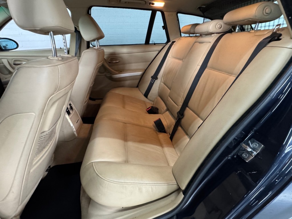 BMW-3-SERIE-325XI HIGH EXECUTIVE / 3.0 Benzine / 6-cilinder / vierwielaandrijving / Amerikaanse uitvoering.