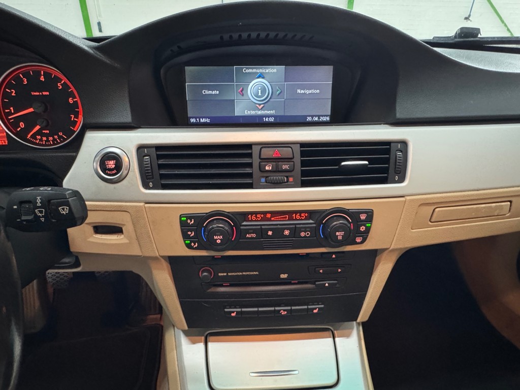 BMW-3-SERIE-325XI HIGH EXECUTIVE / 3.0 Benzine / 6-cilinder / vierwielaandrijving / Amerikaanse uitvoering.