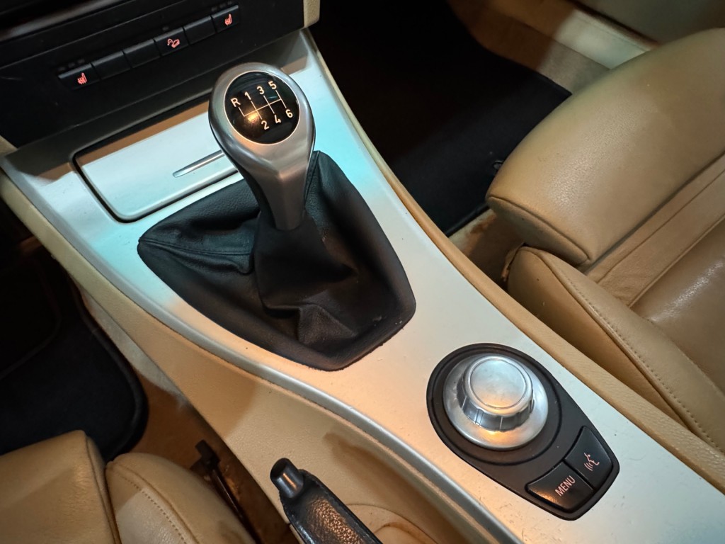 BMW-3-SERIE-325XI HIGH EXECUTIVE / 3.0 Benzine / 6-cilinder / vierwielaandrijving / Amerikaanse uitvoering.