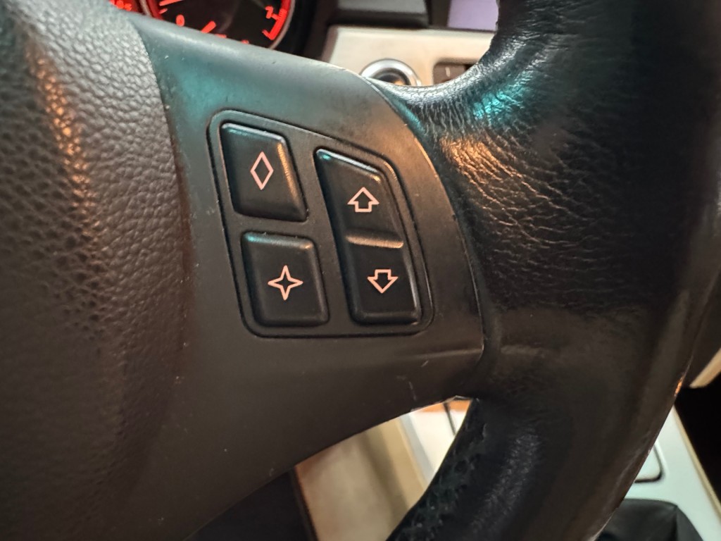 BMW-3-SERIE-325XI HIGH EXECUTIVE / 3.0 Benzine / 6-cilinder / vierwielaandrijving / Amerikaanse uitvoering.