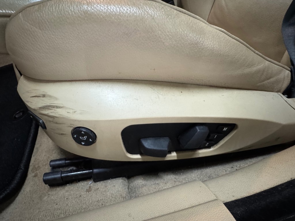 BMW-3-SERIE-325XI HIGH EXECUTIVE / 3.0 Benzine / 6-cilinder / vierwielaandrijving / Amerikaanse uitvoering.