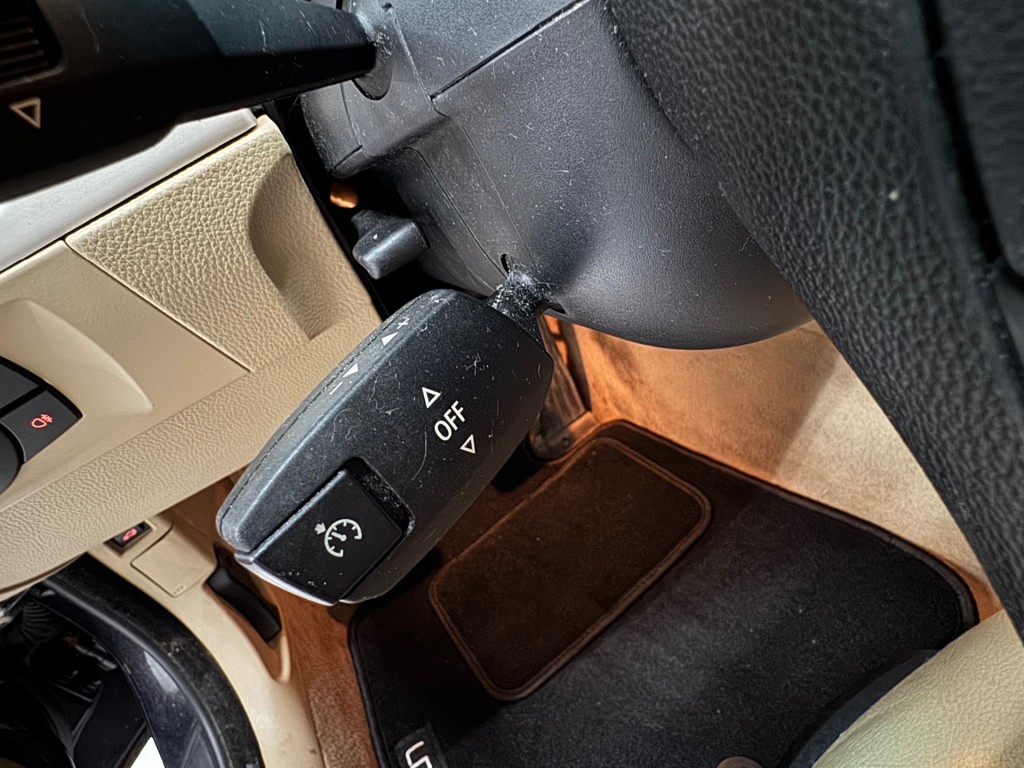 BMW-3-SERIE-325XI HIGH EXECUTIVE / 3.0 Benzine / 6-cilinder / vierwielaandrijving / Amerikaanse uitvoering.