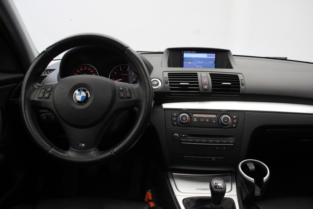 BMW-1-SERIE-118i EffDyn. Ed. Business Line Ultimate Edition - Panorama, Navi, Clima, Leer, Dakraam