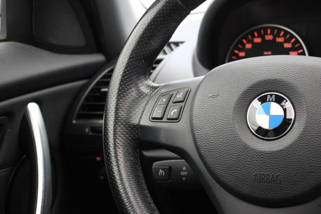 BMW-1-SERIE-118i EffDyn. Ed. Business Line Ultimate Edition - Panorama, Navi, Clima, Leer, Dakraam