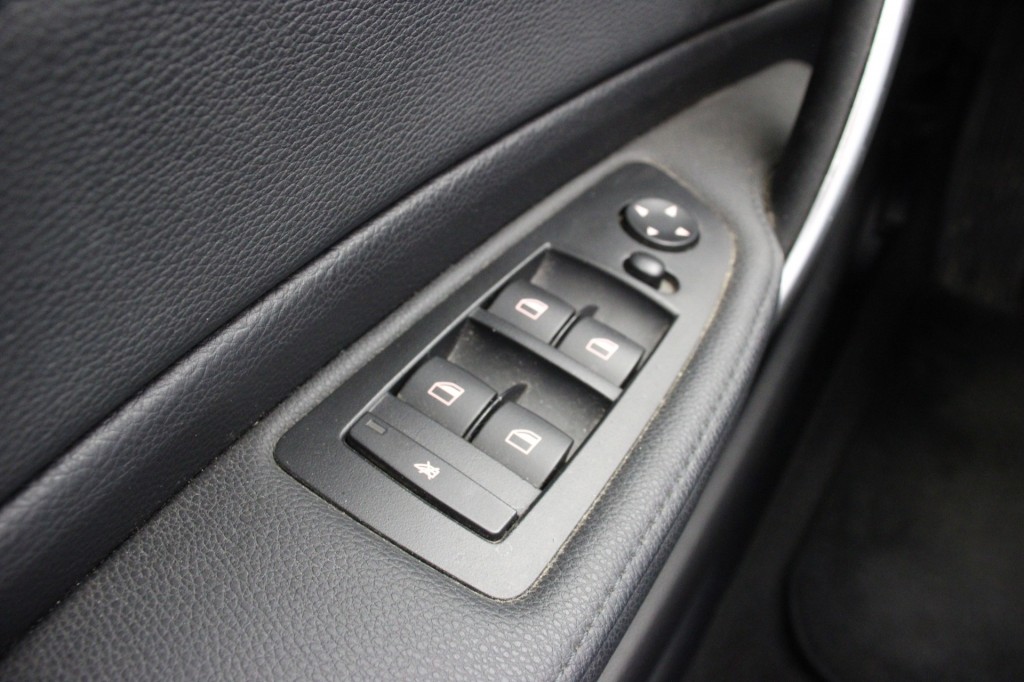 BMW-1-SERIE-118i EffDyn. Ed. Business Line Ultimate Edition - Panorama, Navi, Clima, Leer, Dakraam