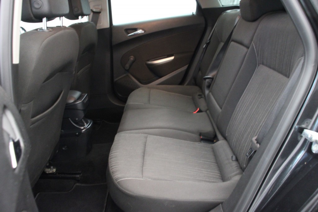 OPEL-ASTRA-Sportstourer 1.4 Turbo Edition - Airco, PDC, Trekhaak