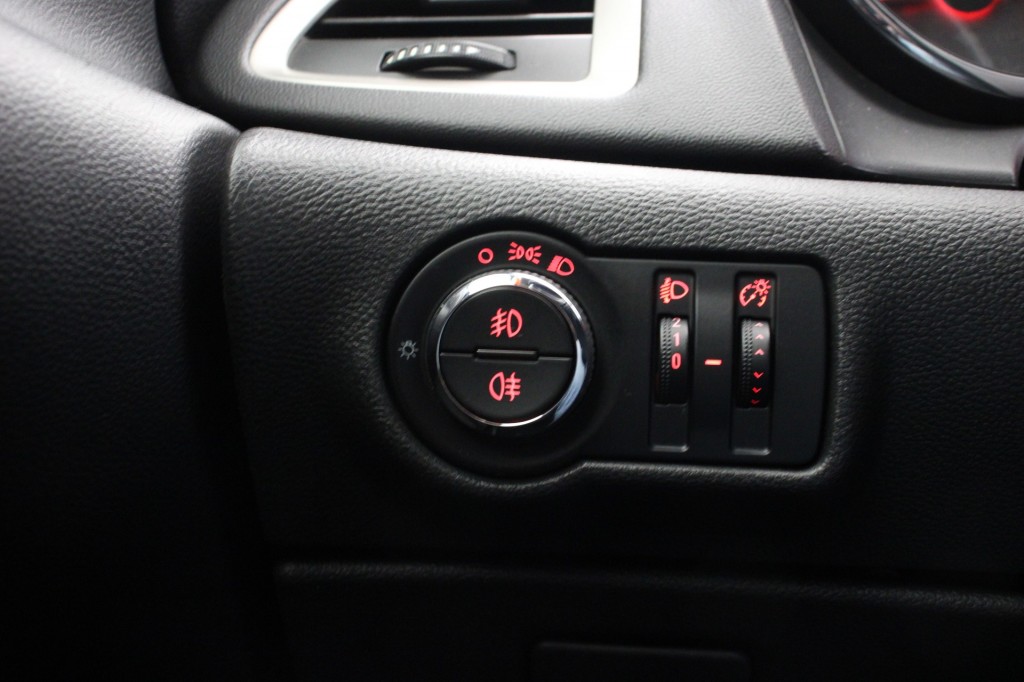 OPEL-ASTRA-Sportstourer 1.4 Turbo Edition - Airco, PDC, Trekhaak