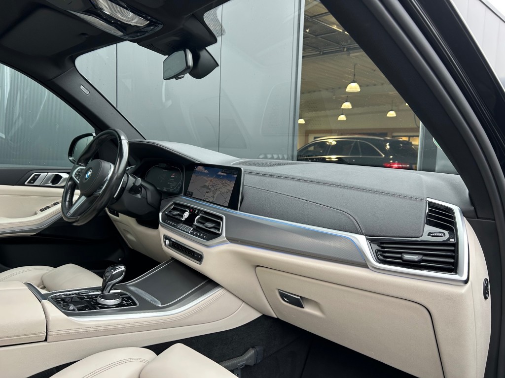 BMW-X5-xDrive45e M Sport Pano Comf.stoel HUD ACC Carplay Sfeerlicht Trekhaak
