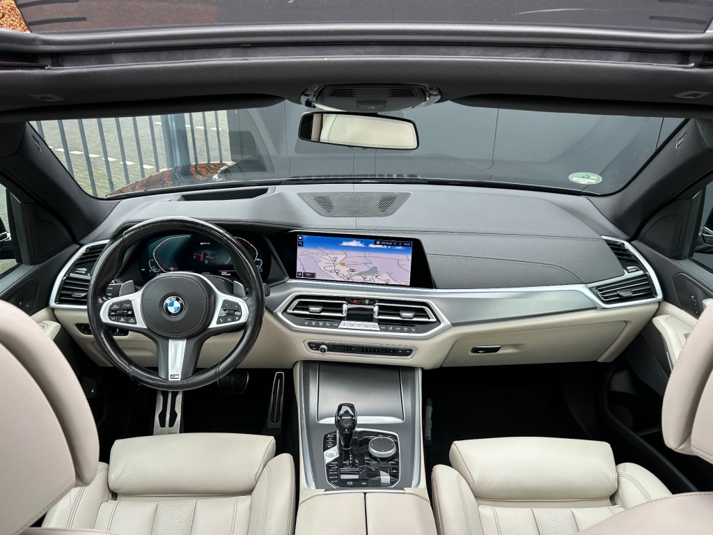 BMW-X5-xDrive45e M Sport Pano Comf.stoel HUD ACC Carplay Sfeerlicht Trekhaak