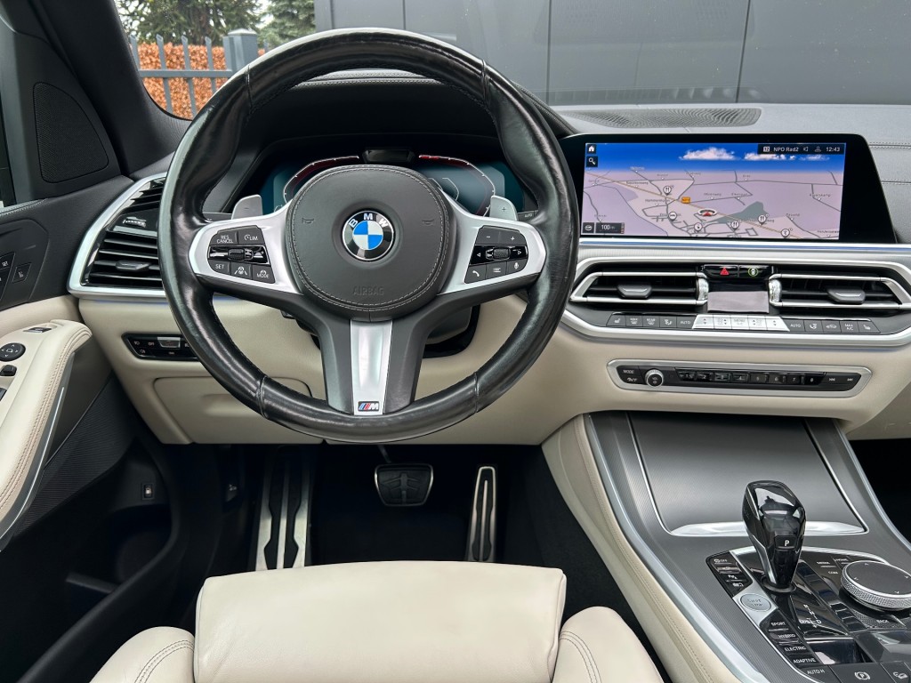 BMW-X5-xDrive45e M Sport Pano Comf.stoel HUD ACC Carplay Sfeerlicht Trekhaak