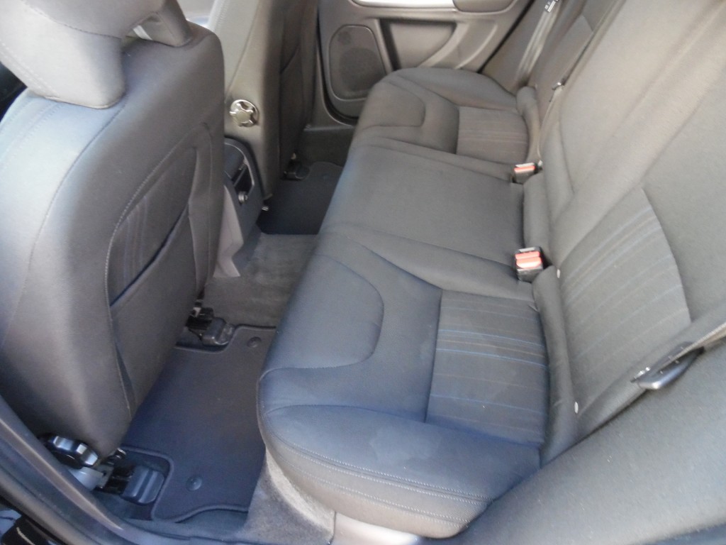 VOLVO-V60-1.6 T3 MOMENTUM
