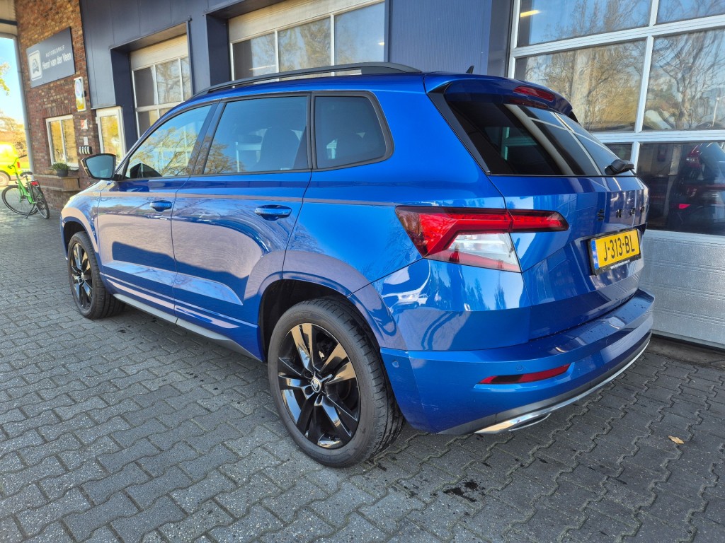 SKODA-KAROQ-1.5 TSI ACT Sportline Business, Automaat, PANO, Camera, Trekhaak, ACC, VCC, ALL IN Prijs!
