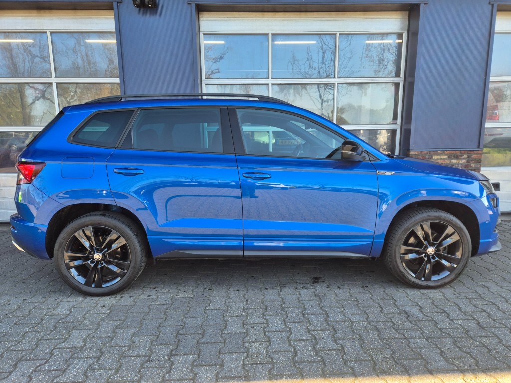 SKODA-KAROQ-1.5 TSI ACT Sportline Business, Automaat, PANO, Camera, Trekhaak, ACC, VCC, ALL IN Prijs!