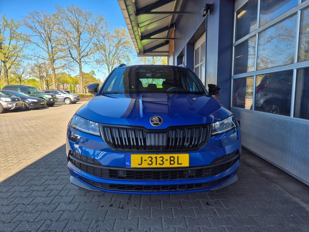 SKODA-KAROQ-1.5 TSI ACT Sportline Business, Automaat, PANO, Camera, Trekhaak, ACC, VCC, ALL IN Prijs!