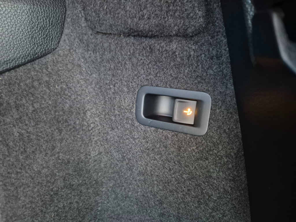 SKODA-KAROQ-1.5 TSI ACT Sportline Business, Automaat, PANO, Camera, Trekhaak, ACC, VCC, ALL IN Prijs!
