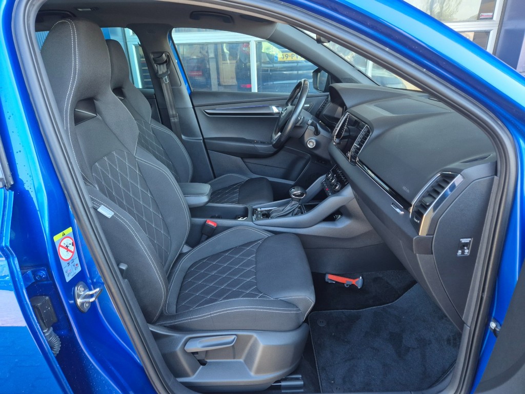 SKODA-KAROQ-1.5 TSI ACT Sportline Business, Automaat, PANO, Camera, Trekhaak, ACC, VCC, ALL IN Prijs!