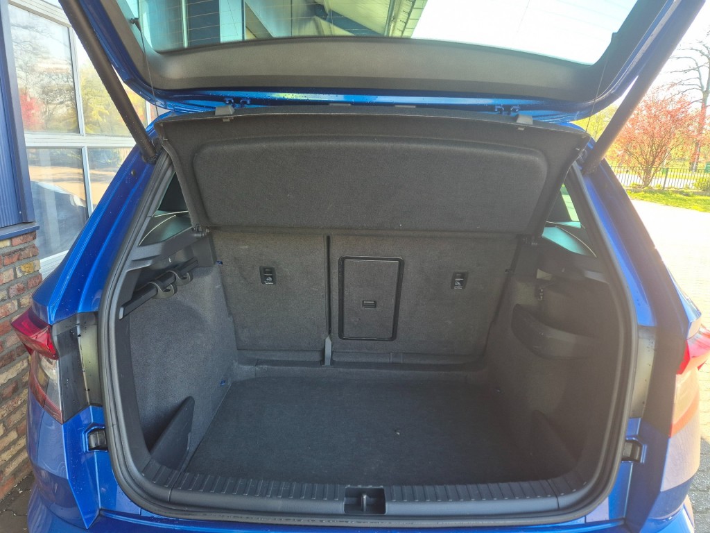 SKODA-KAROQ-1.5 TSI ACT Sportline Business, Automaat, PANO, Camera, Trekhaak, ACC, VCC, ALL IN Prijs!