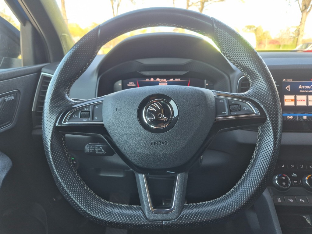 SKODA-KAROQ-1.5 TSI ACT Sportline Business, Automaat, PANO, Camera, Trekhaak, ACC, VCC, ALL IN Prijs!