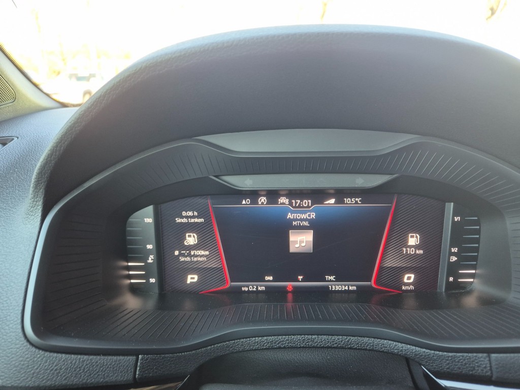 SKODA-KAROQ-1.5 TSI ACT Sportline Business, Automaat, PANO, Camera, Trekhaak, ACC, VCC, ALL IN Prijs!