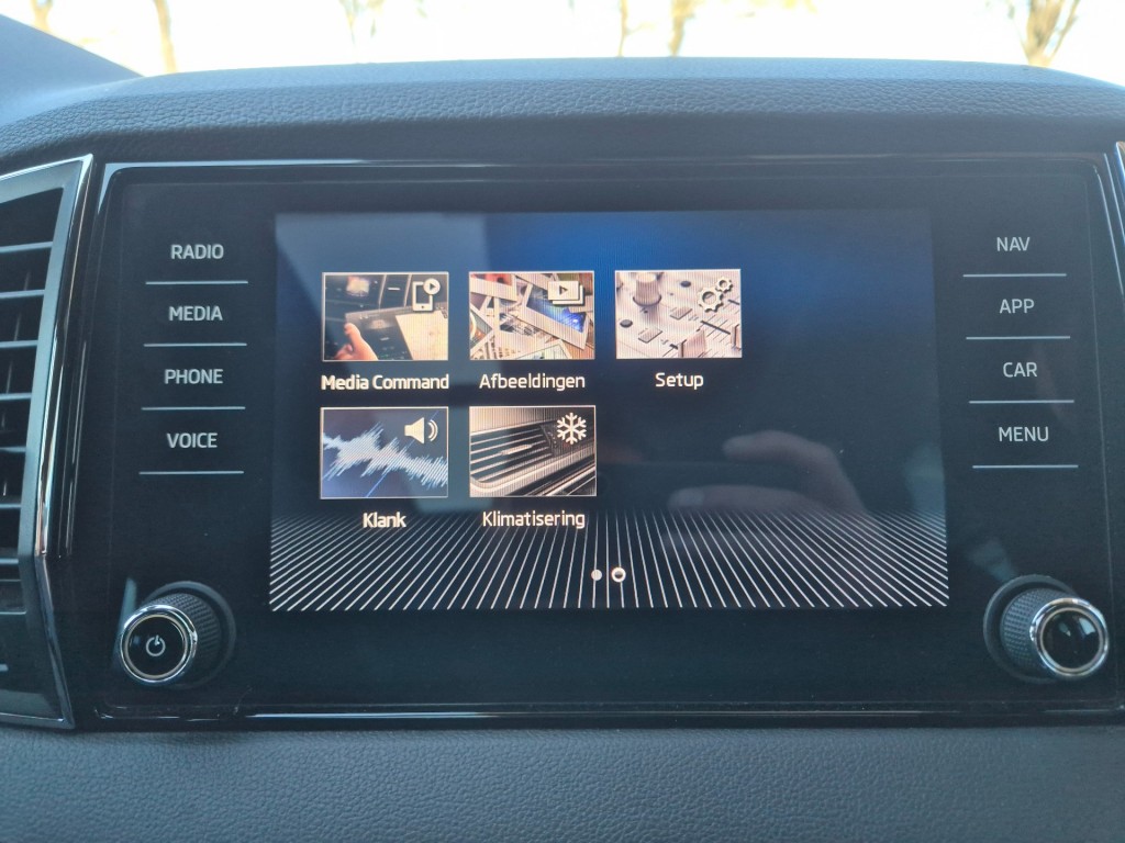 SKODA-KAROQ-1.5 TSI ACT Sportline Business, Automaat, PANO, Camera, Trekhaak, ACC, VCC, ALL IN Prijs!