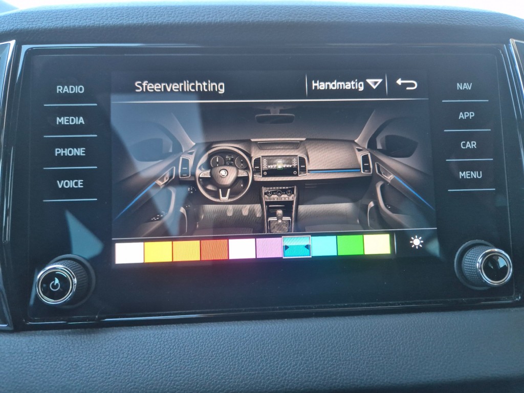 SKODA-KAROQ-1.5 TSI ACT Sportline Business, Automaat, PANO, Camera, Trekhaak, ACC, VCC, ALL IN Prijs!