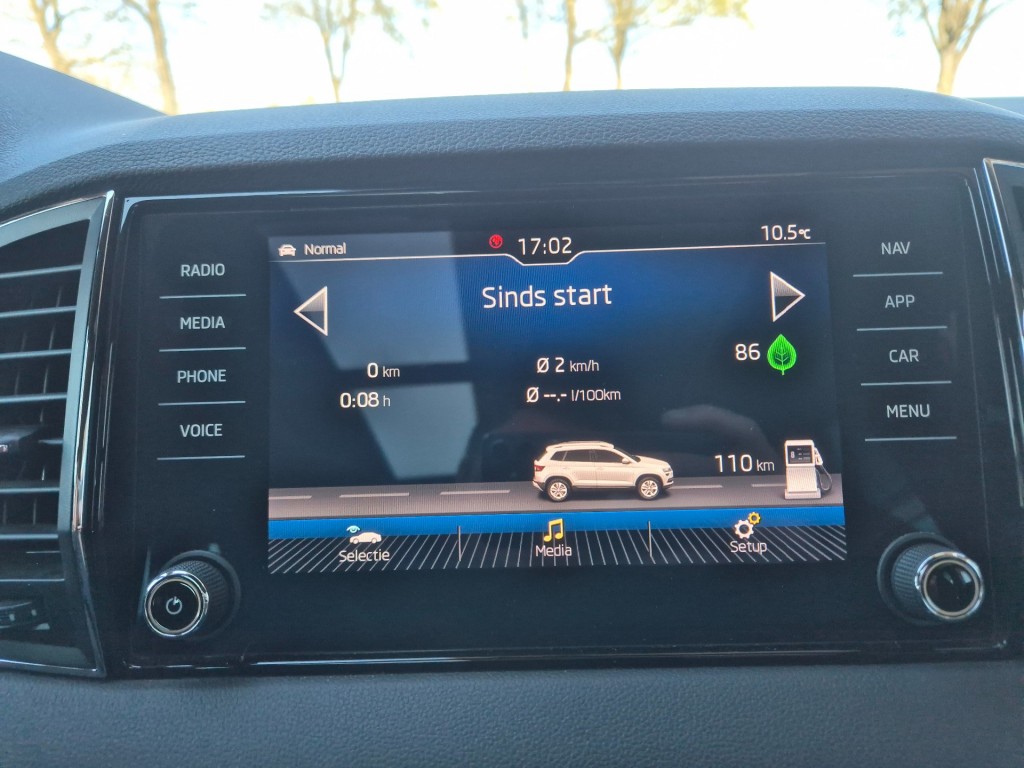 SKODA-KAROQ-1.5 TSI ACT Sportline Business, Automaat, PANO, Camera, Trekhaak, ACC, VCC, ALL IN Prijs!