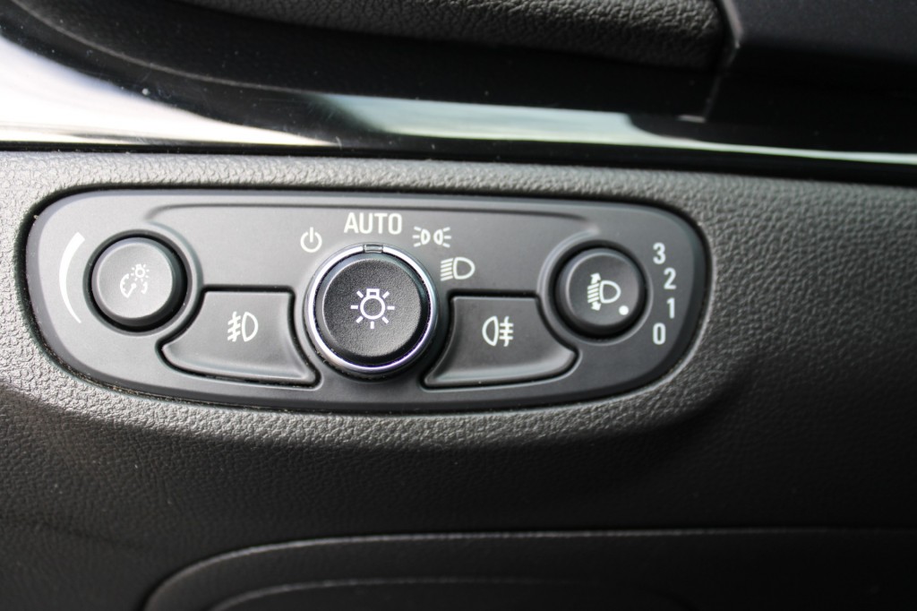 OPEL-MOKKA X-1.4 i 16V Turbo 140 pk Innovation automaat met o.a. trekhaak/parkeersens.navi./e.t,c.