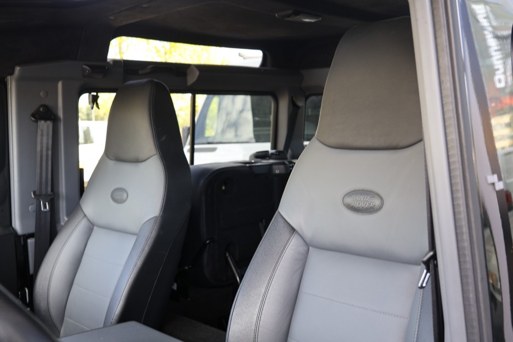 LAND ROVER-DEFENDER-90 XS *38945KM*AIRCO*LEDER*DEALERONDERHOUDEN*SANTORINI BLACK*