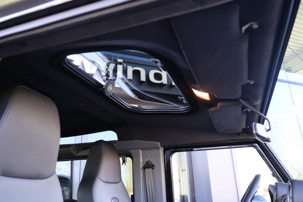 LAND ROVER-DEFENDER-90 XS *38945KM*AIRCO*LEDER*DEALERONDERHOUDEN*SANTORINI BLACK*