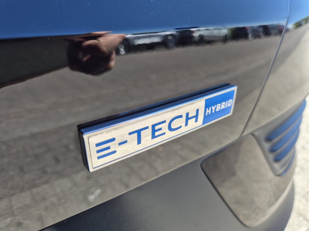 RENAULT-ARKANA-1.6 HYBRID E-TECH INTENS AUT. NAVI CAMERA AIRCO CARPLAY
