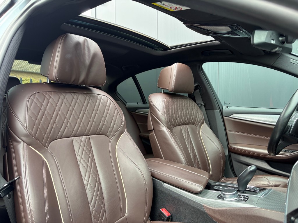 BMW-5-SERIE-540i xDrive M Sport S.dak ACC Comf.stoel HUD B&W Sound 360-Camera Softclose