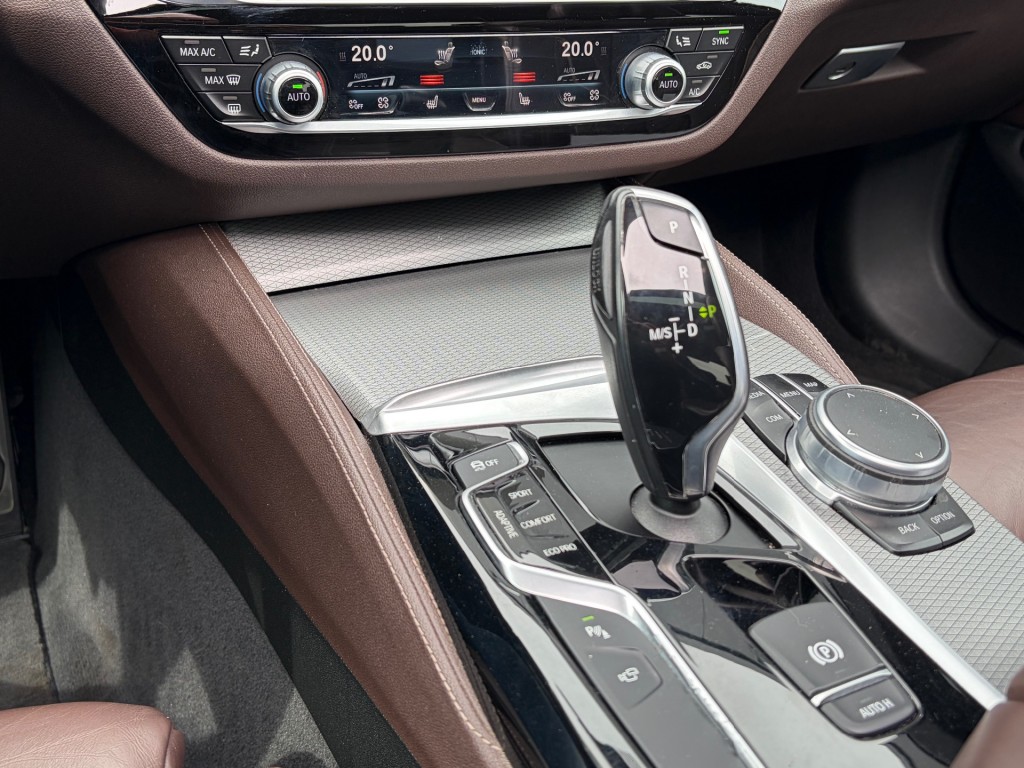 BMW-5-SERIE-540i xDrive M Sport S.dak ACC Comf.stoel HUD B&W Sound 360-Camera Softclose