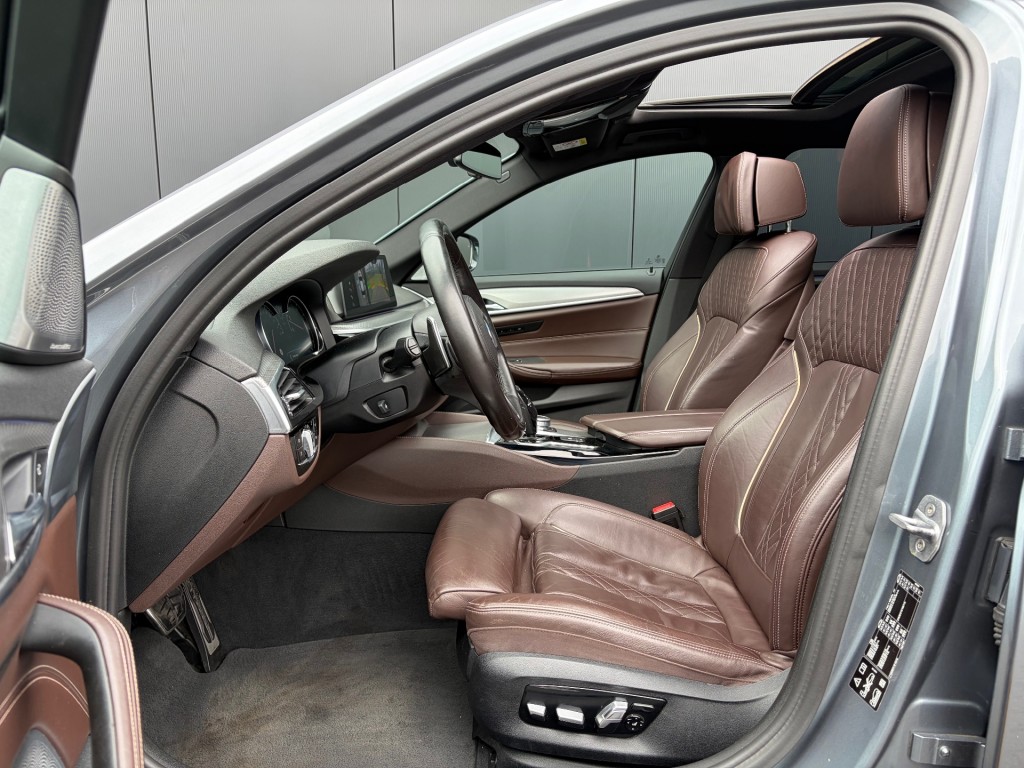 BMW-5-SERIE-540i xDrive M Sport S.dak ACC Comf.stoel HUD B&W Sound 360-Camera Softclose