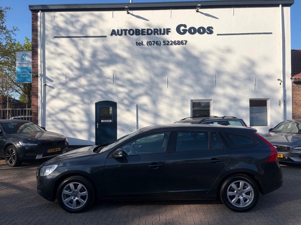 VOLVO-V60-T4 Momentum