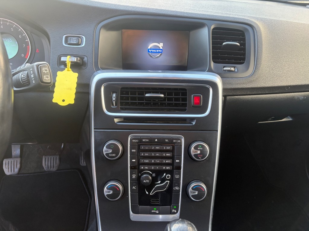 VOLVO-V60-T4 Momentum