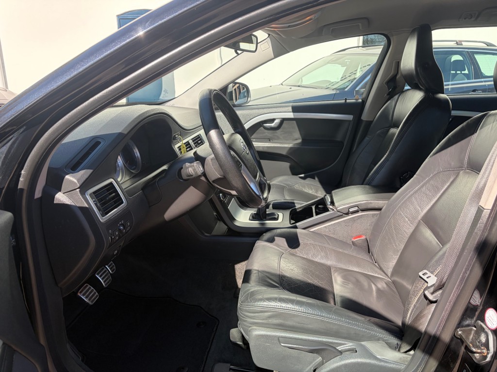 VOLVO-V70-2.0T R-design